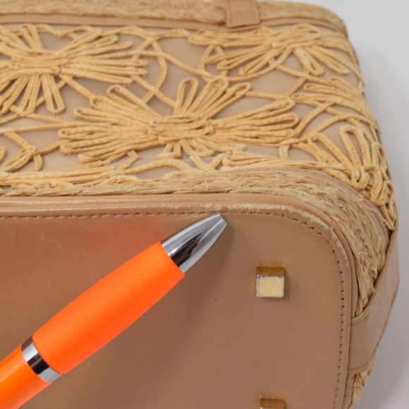 Stuart Weitzman Raffia Flower Purse Tan Woven Neutral Spring Summer - Picture 5 of 8